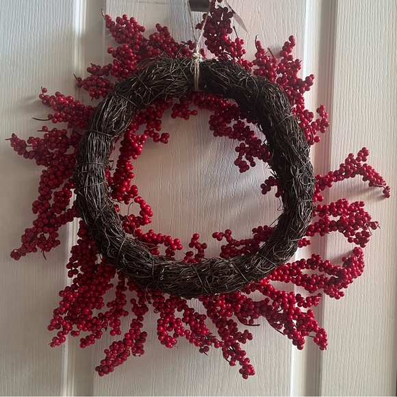 NWT 22" Cluster faux Berry Artificial Christmas Wreath Red by Wondershop™ - Picture 9 of 9